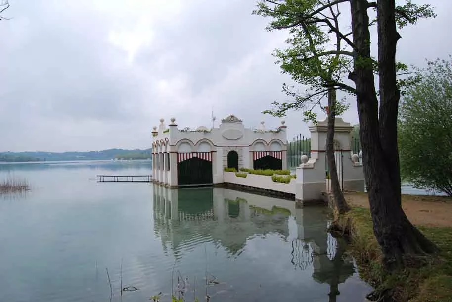 lago-bañolas-pesqueres