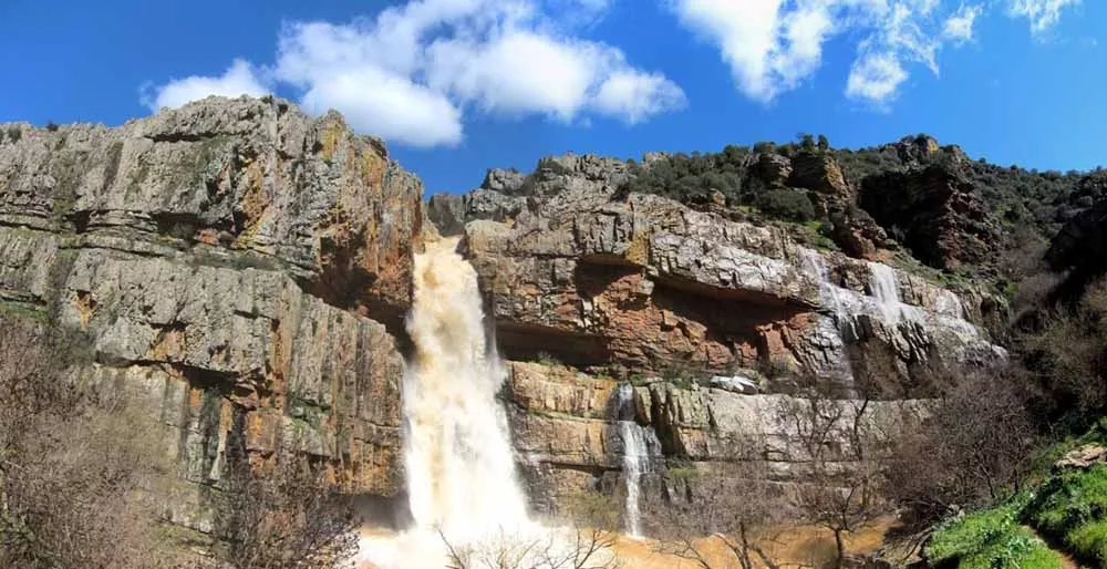 Cascada de la Cimbarra impresionante