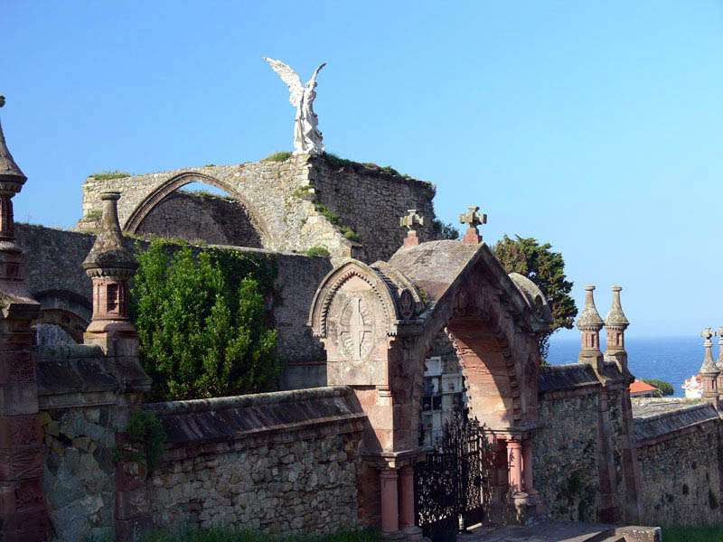 cementerio-de-comillas-fachada