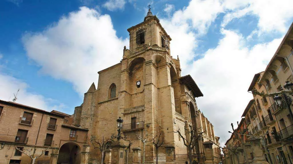Castillo-de-Olite-iglesia-santa-maria