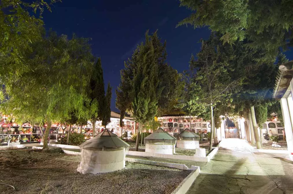 cementerio-de-monturque-noche-3