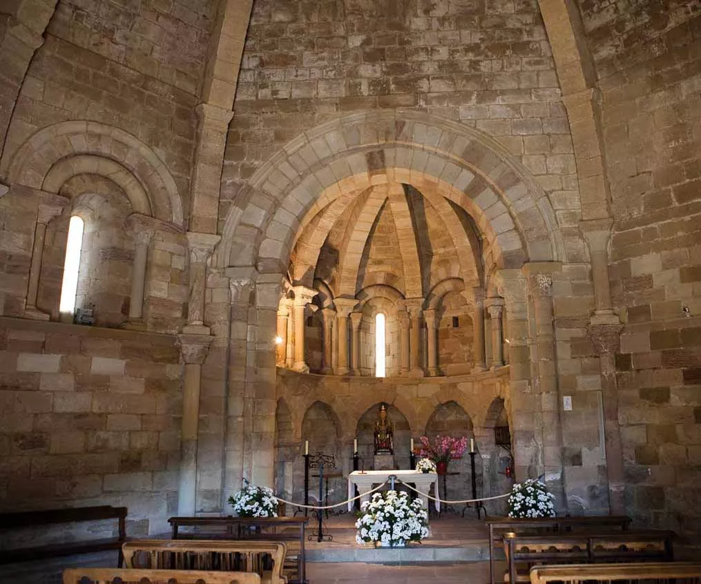 Santa-Maria-de-Eunate-interior-2