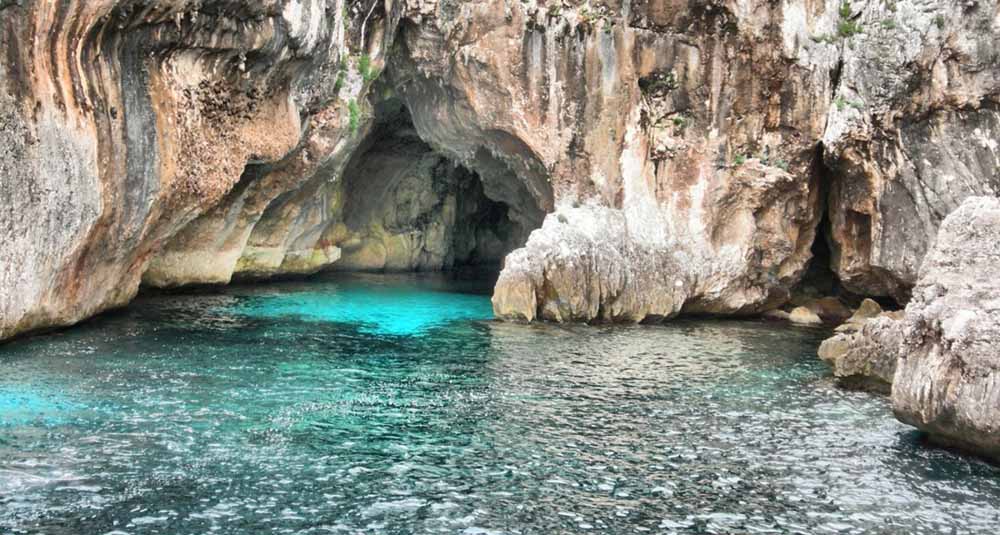 cueva de la virgen en CABO TIÑOSO